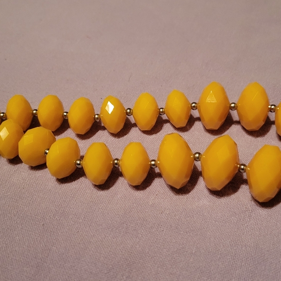 Yellow Faceted Acrylic statement necklace - Picture 4 of 4